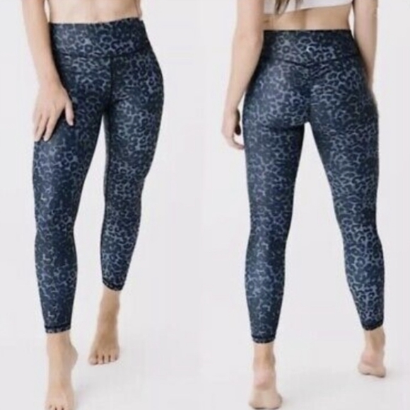 Zyia Scrunch Butt Leggings - Picture 10 of 10